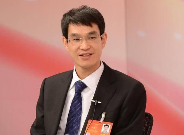 【兩會(huì)】全國(guó)人大代表、晶科能源CEO陳康平：建議財(cái)政部出臺(tái)配套政策 加大力度兌付光伏拖欠補(bǔ)貼