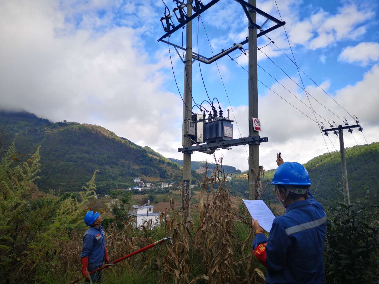 臨滄云縣供電局開展線路維護(hù)改造，全面提升供電可靠性