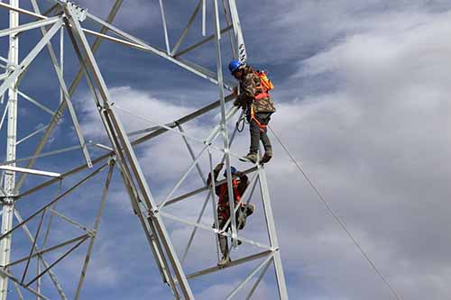 中國安能首個高海拔地區(qū)應(yīng)急輸變電工程通電