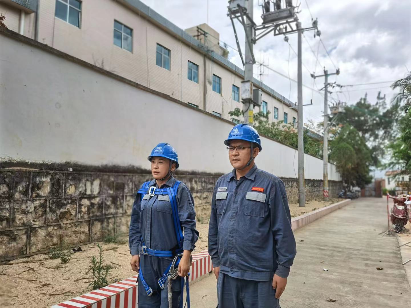 臨滄云縣供電局黨員帶頭開展崗評，促員工技能快速提升