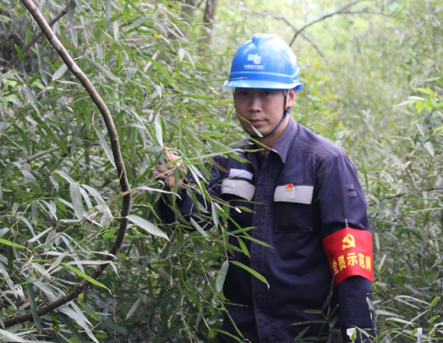 吳長(zhǎng)軍：芳華如電照來(lái)路 初心不改譜華章