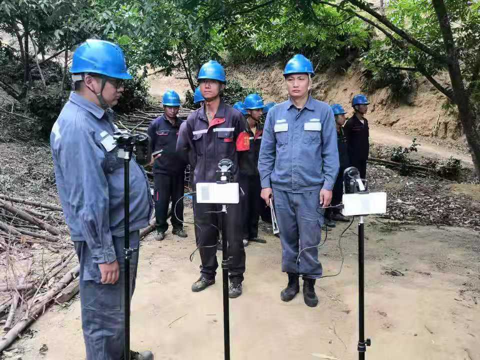 臨滄云縣供電局配電管理三所開展隱患整改，切實(shí)保障用戶用電安全