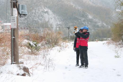 國(guó)網(wǎng)武夷山市供電公司浴“雪”奮戰(zhàn) 電力足電網(wǎng)穩(wěn)