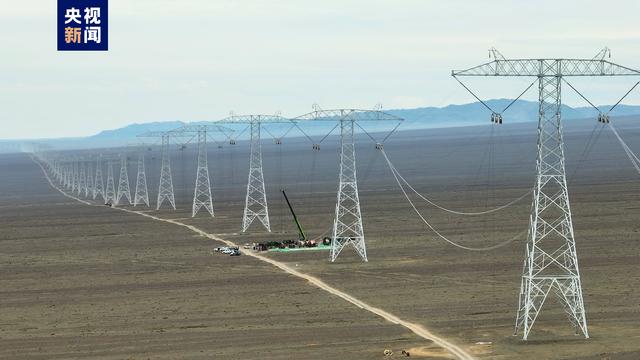 “疆電入渝”特高壓工程送電端開啟架線施工